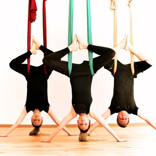 Aerial Yoga Teacher Training Basic in Freiburg an 2 Wochenenden April 24